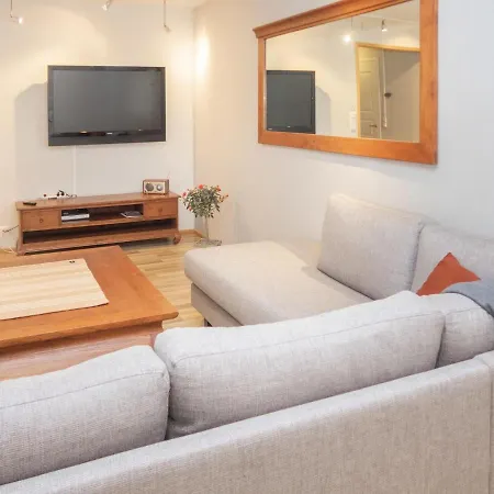 Muuttohaukka By Interhome * Ruka