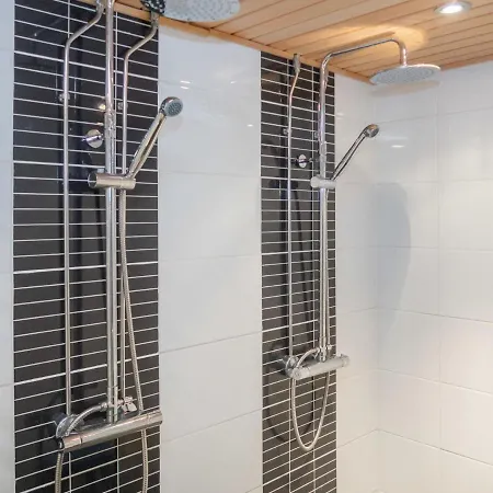 Muuttohaukka By Interhome